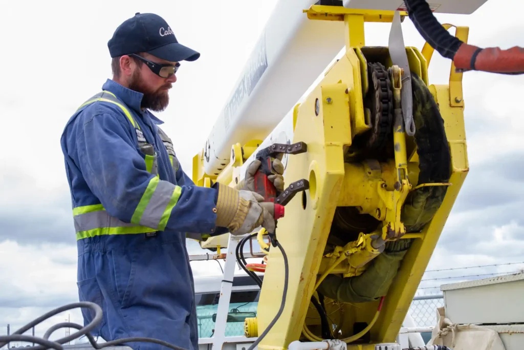 inspector doing ndt inspection